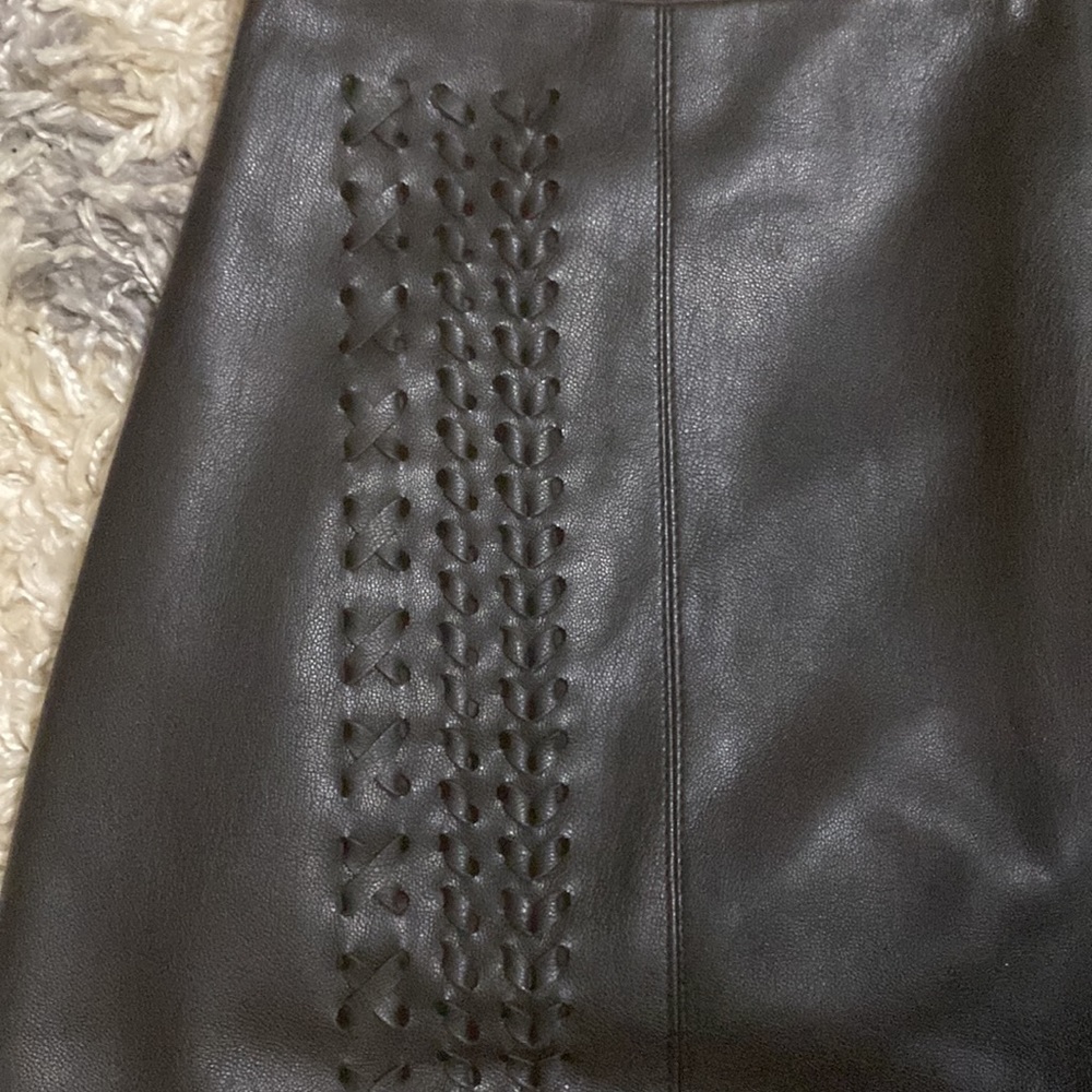 Faux leather mini skirt - Picture 2 of 10